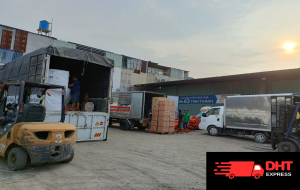 Kho bãi nhận hàng hóa của DHT Express